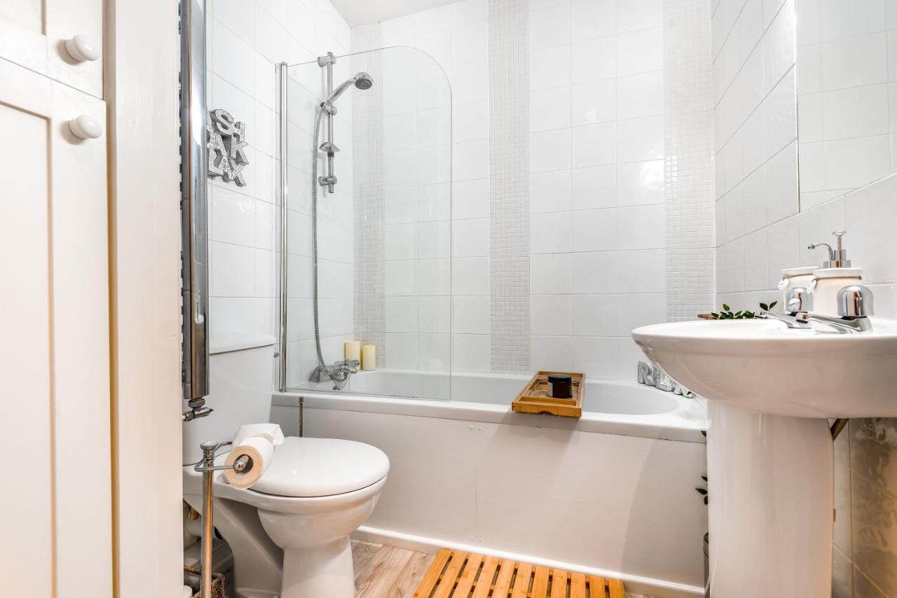 Chester City Centre Cottage, Sleeps 6 With Free Parking Exterior photo